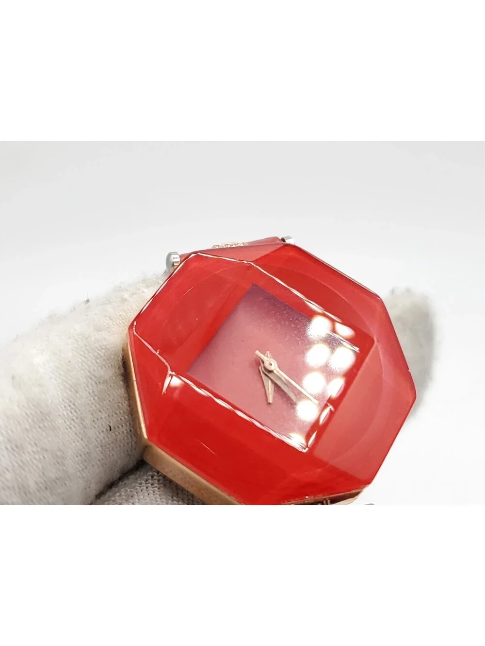 Kezzi Quartz Womens Watch New Battery Red 30mm